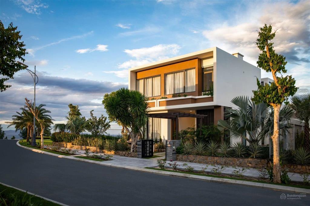 Em nguyệt nha trang cần bán biệt thự caraworld cam ranh bãi dài view sân golf, sổ đỏ hoàn công