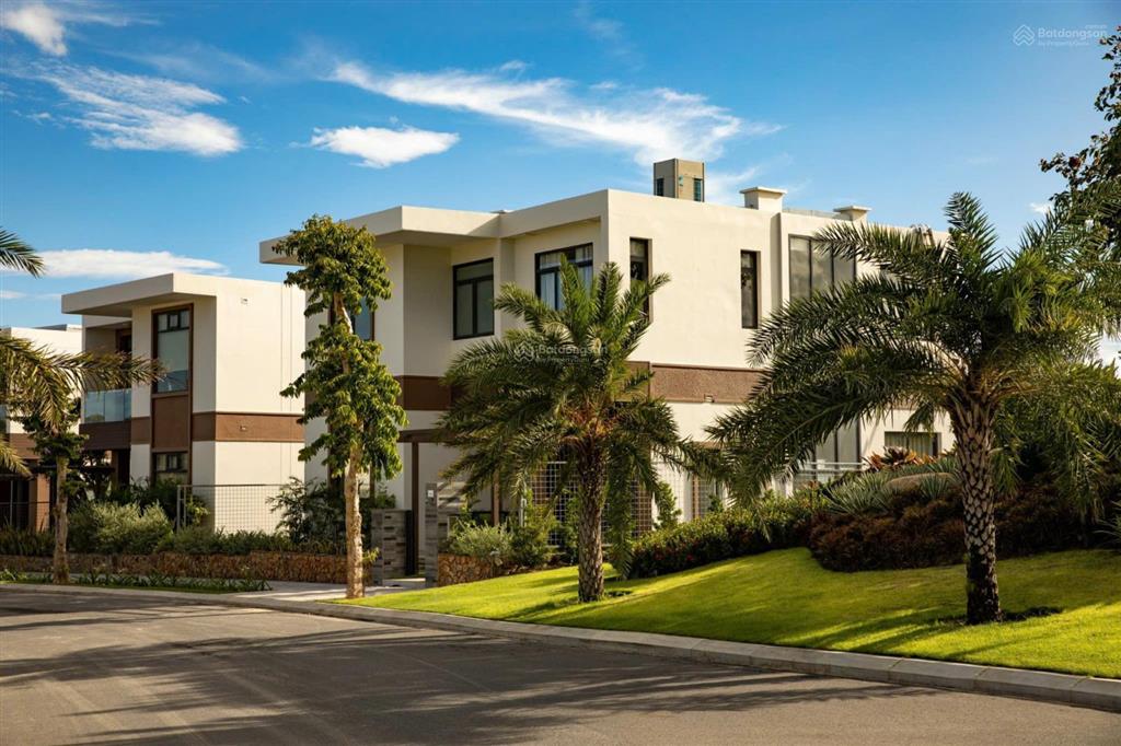 Em nguyệt nha trang cần bán biệt thự caraworld cam ranh bãi dài view sân golf, sổ đỏ hoàn công