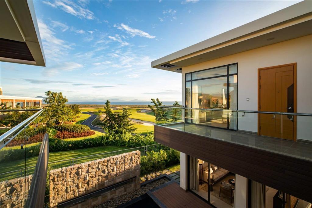 Em nguyệt nha trang cần bán biệt thự caraworld cam ranh bãi dài view sân golf, sổ đỏ hoàn công