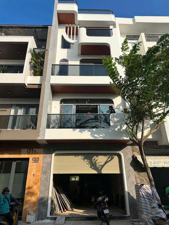 Em nguyệt nha trang cần bán nhà thô 4 tầng 1 tum mặt tiền kđt vcn phước long 2, đối diện chung cư