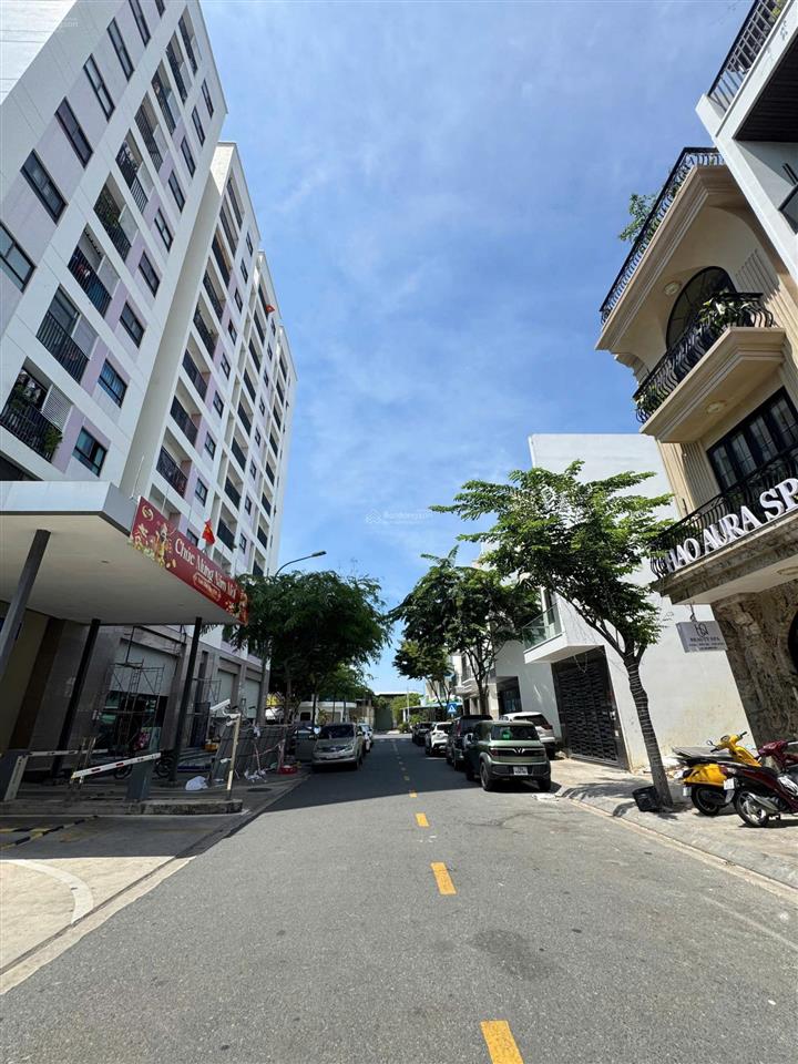 Em nguyệt nha trang cần bán nhà thô 4 tầng 1 tum mặt tiền kđt vcn phước long 2, đối diện chung cư