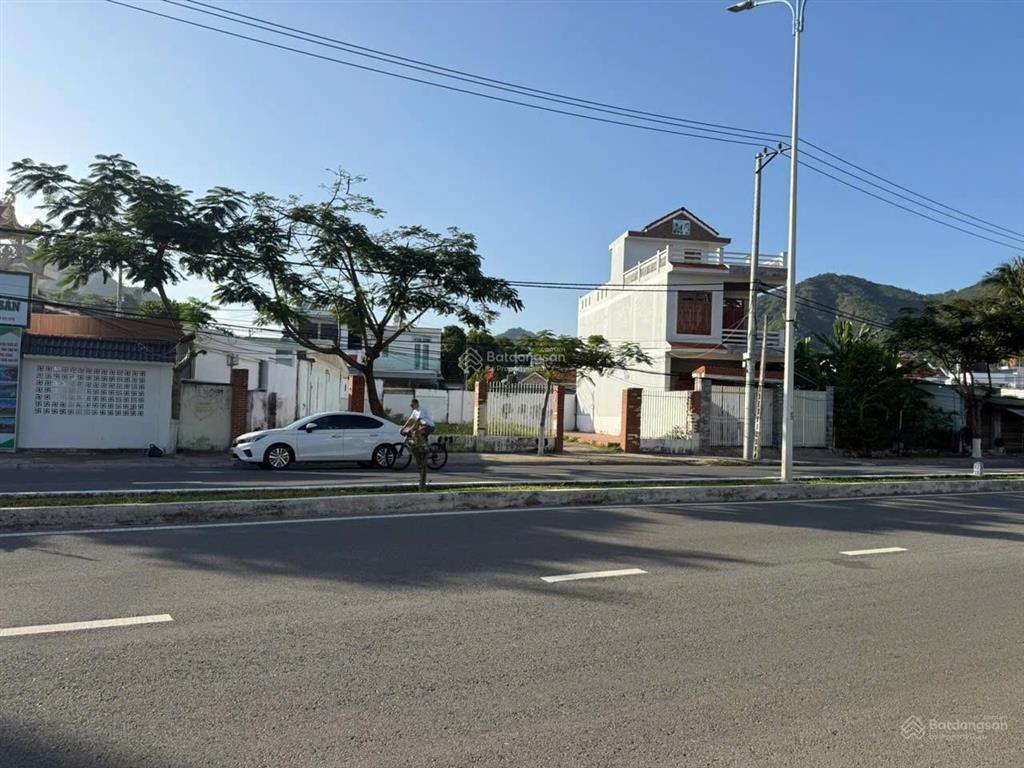 Em nguyệt nha trang cần bán lô đất đẹp gần biển 2 mặt tiền trước sau phạm văn đồng, nha trang