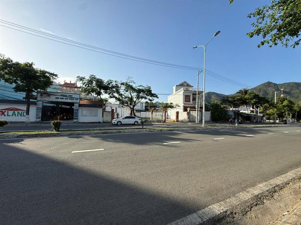Em nguyệt nha trang cần bán lô đất đẹp gần biển 2 mặt tiền trước sau phạm văn đồng, nha trang