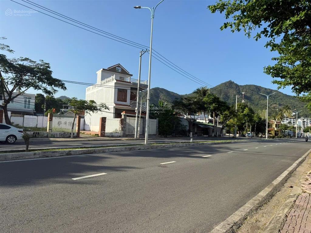 Em nguyệt nha trang cần bán lô đất đẹp gần biển 2 mặt tiền trước sau phạm văn đồng, nha trang