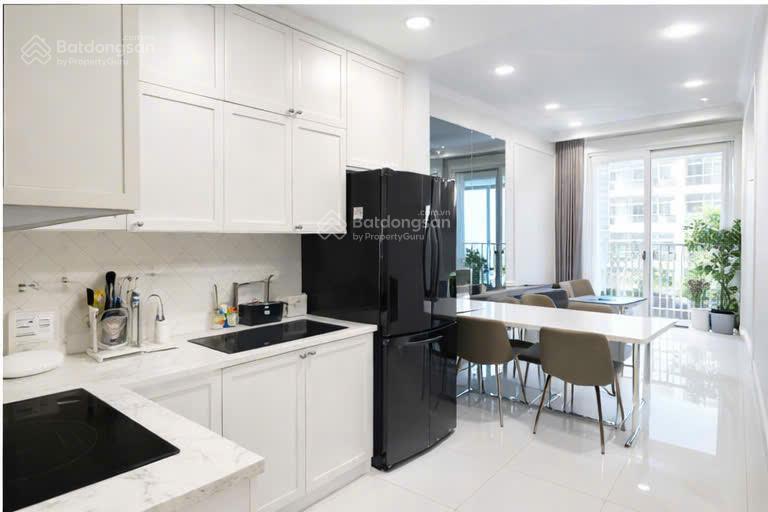 Bán căn mới đẹp tầng trung view hồ bơi công viên golden mansion novaland khu sân bay 69m2 2 phòng