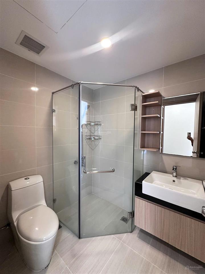 Bán căn mới đẹp tầng trung view hồ bơi công viên golden mansion novaland khu sân bay 69m2 2 phòng