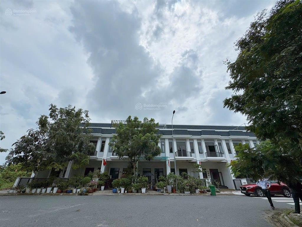 Nhà phố the sol city ngay chợ hưng long, bình chánh 75m2 đất 1 trệt 2 lầu  chỉ 3.2 tỷ
