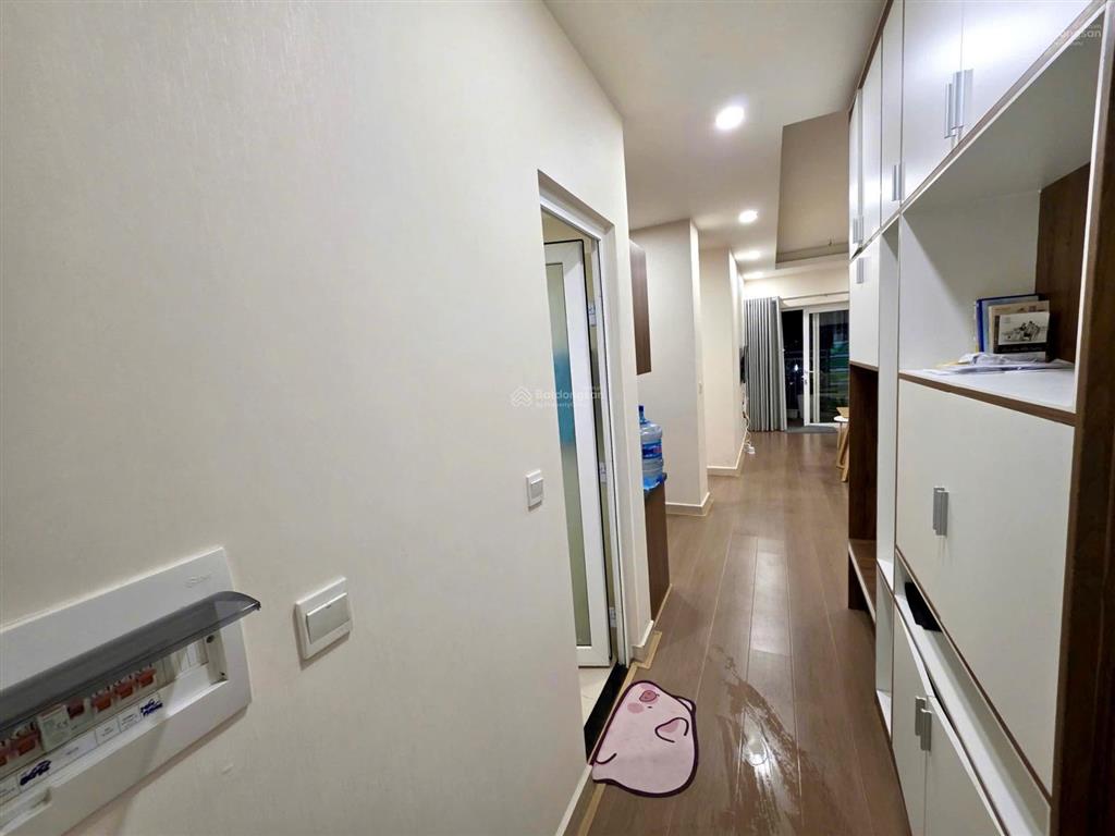 Bán căn hộ 2pn,2wc, 69,50m2 mới đẹp, nội thất cơ bản, mặt tiền đường giá 3,5tỷ tl