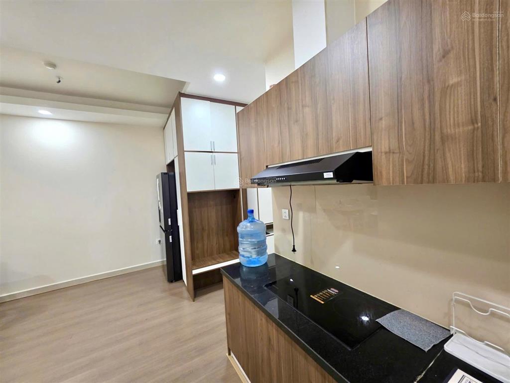 Bán căn hộ 2pn,2wc, 69,50m2 mới đẹp, nội thất cơ bản, mặt tiền đường giá 3,5tỷ tl