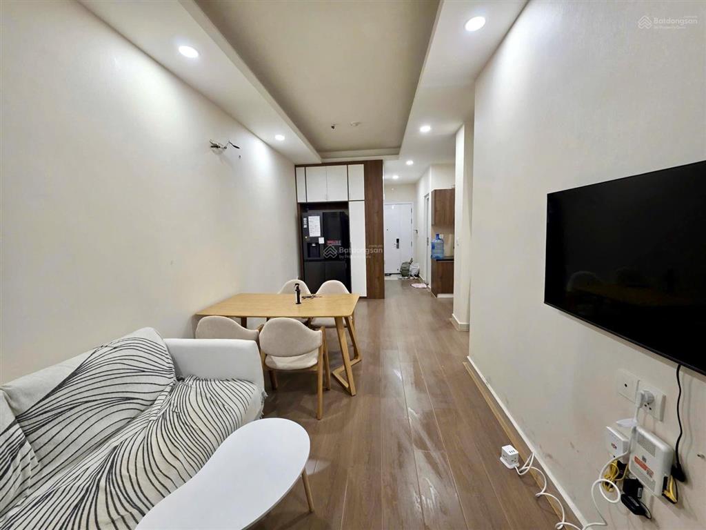 Bán căn hộ 2pn,2wc, 69,50m2 mới đẹp, nội thất cơ bản, mặt tiền đường giá 3,5tỷ tl