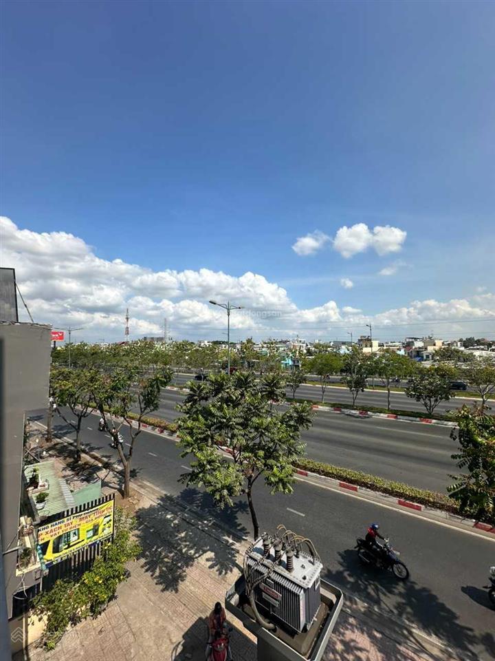 Chủ gửi bán căn mt xa lộ hà nội. dt 20 x 30m, sử dụng 600m2, giá 59 tỷ còn tl