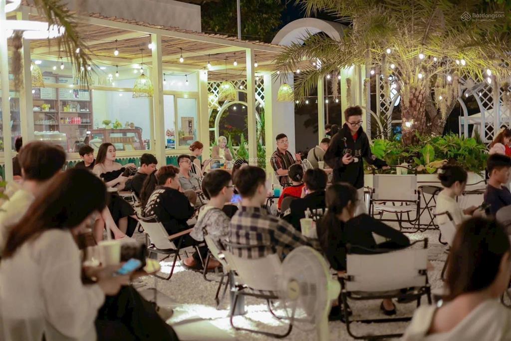 Bán 300m2 thổ cư ( đối diện bãi giữ xe aeon tân an ) sẵn quán cà phê đang kinh doanh ổn định