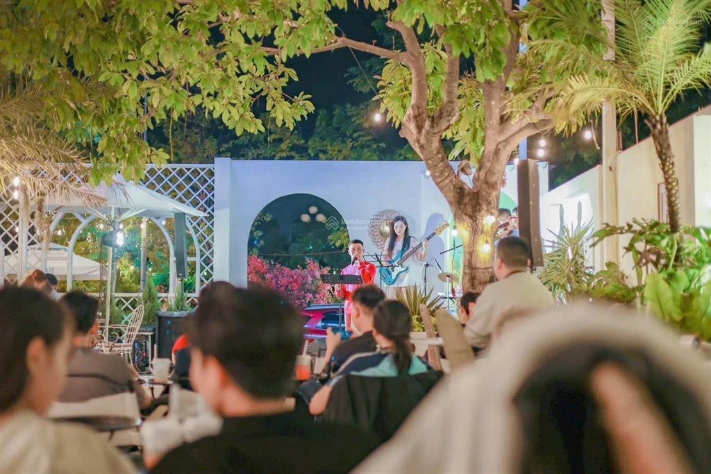 Bán 300m2 thổ cư ( đối diện bãi giữ xe aeon tân an ) sẵn quán cà phê đang kinh doanh ổn định