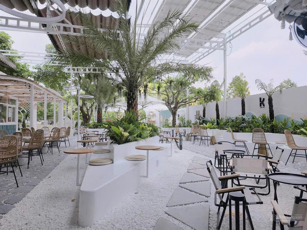 Bán 300m2 thổ cư ( đối diện bãi giữ xe aeon tân an ) sẵn quán cà phê đang kinh doanh ổn định