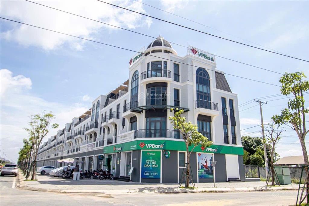 Bán căn shophouse mặt tiền trục chính vào dự án vinhomes green city, lộ giới 38m