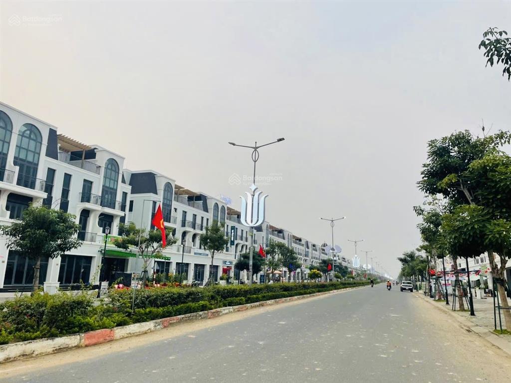 Bán căn shophouse mặt tiền trục chính vào dự án vinhomes green city, lộ giới 38m