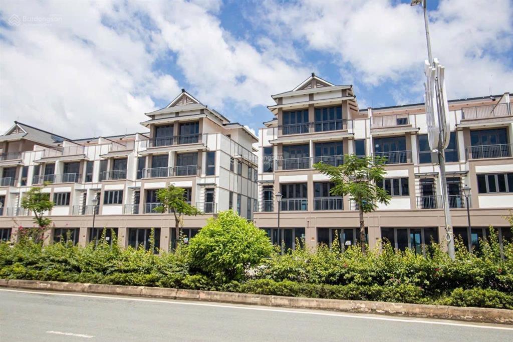 Bán căn shophouse mặt tiền trục chính vào dự án vinhomes green city, lộ giới 38m
