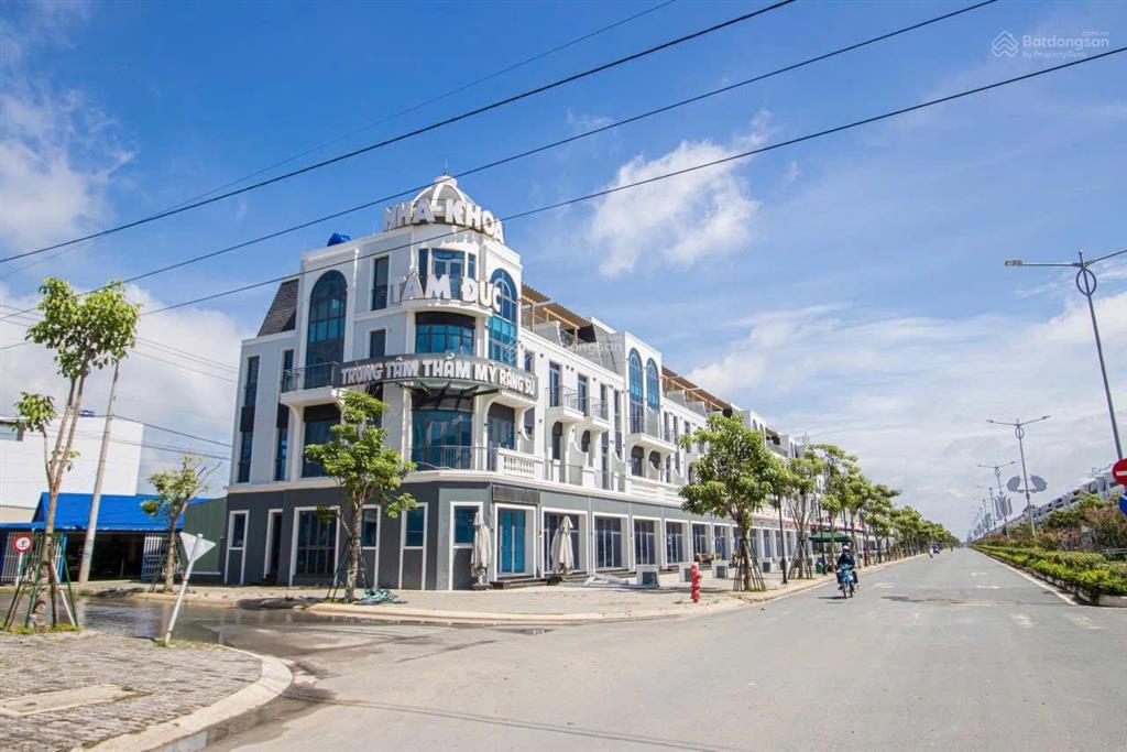 Bán căn shophouse mặt tiền trục chính vào dự án vinhomes green city, lộ giới 38m