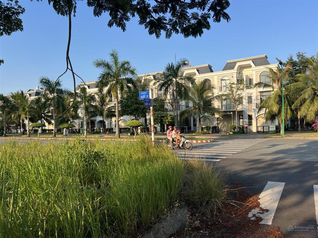 Bán nền góc 2 mặt tiền đối diện khu đô thị lavilla trần anh , cách aeon tân an chỉ 300met