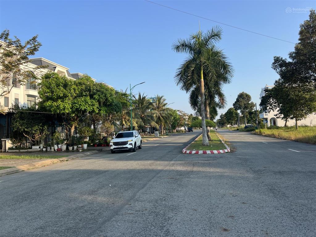 Bán nền góc 2 mặt tiền đối diện khu đô thị lavilla trần anh , cách aeon tân an chỉ 300met