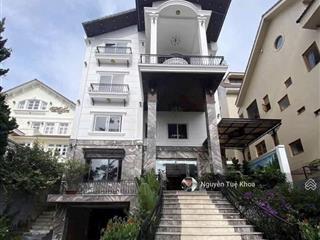 Bán khách sạn mặt tiền triệu việt vương phường 4 đà lạt 85tỷ