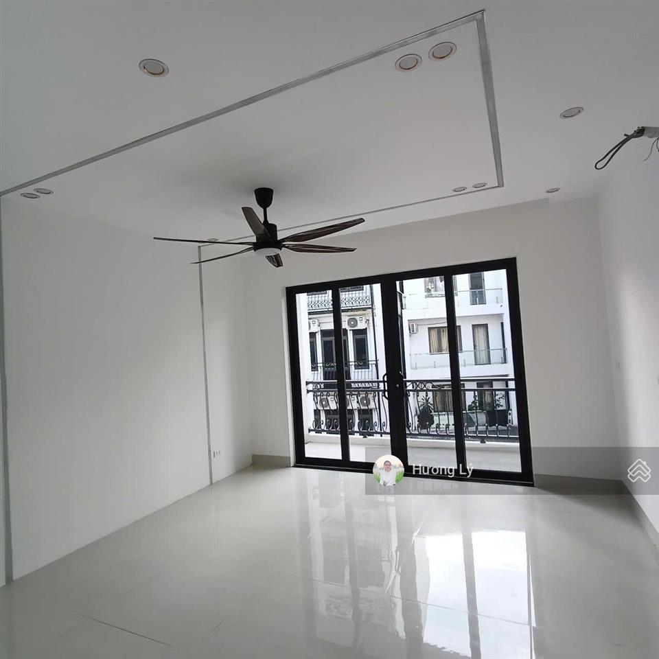 Mặt phố bà triệu 64m x 5 tầng, thang máy, thông sàn, kinh doanh, mt 4,6m, vị trí đắc địa