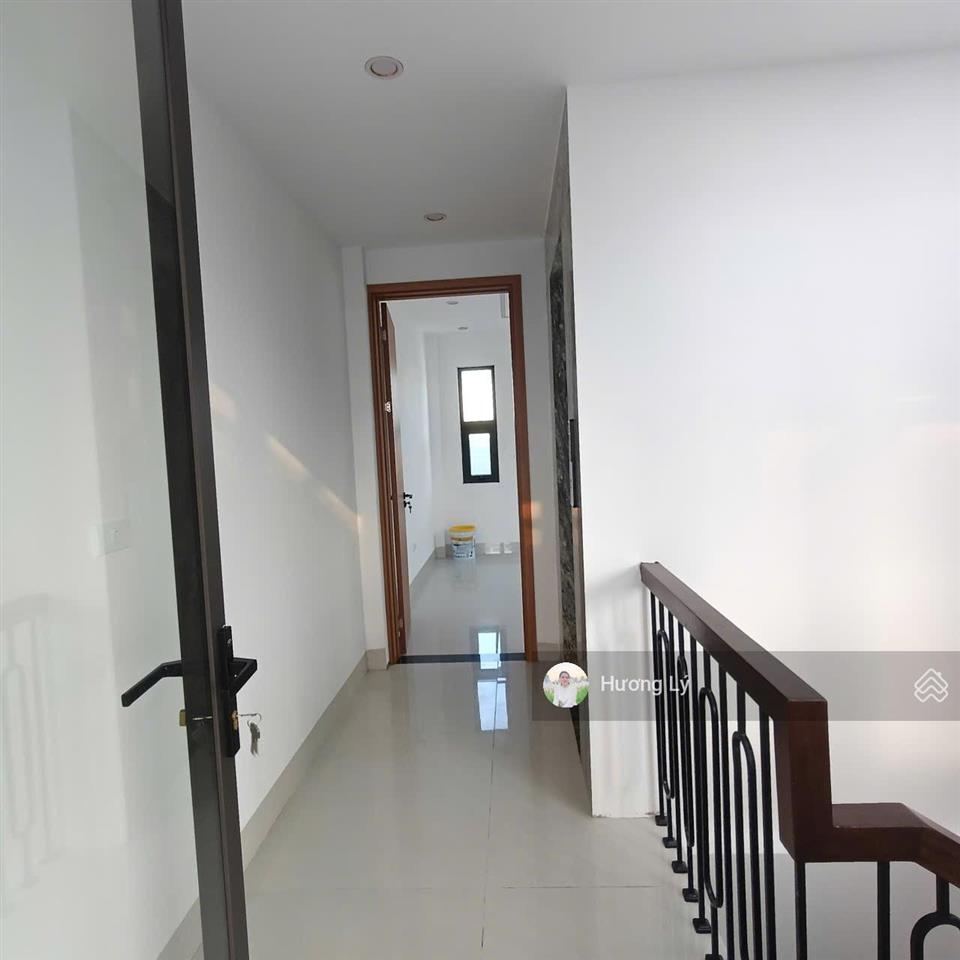 Mặt phố bà triệu 64m x 5 tầng, thang máy, thông sàn, kinh doanh, mt 4,6m, vị trí đắc địa