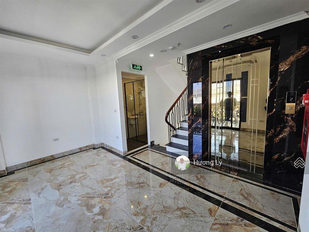Cực sốc! mặt phố đại la 40m 7 tầng thang máy, kinh doanh đỉnh cao, nội thất sang, vỉa hè đá bóng