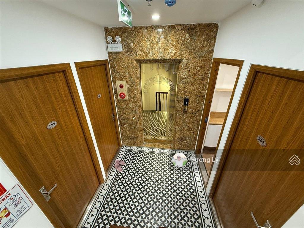 Bán chdv vũ tông phan 125m2 x 7 tầng thang máy, 28 phòng kk, doanh thu 2.2 tỷ, ô tốp vào nhà