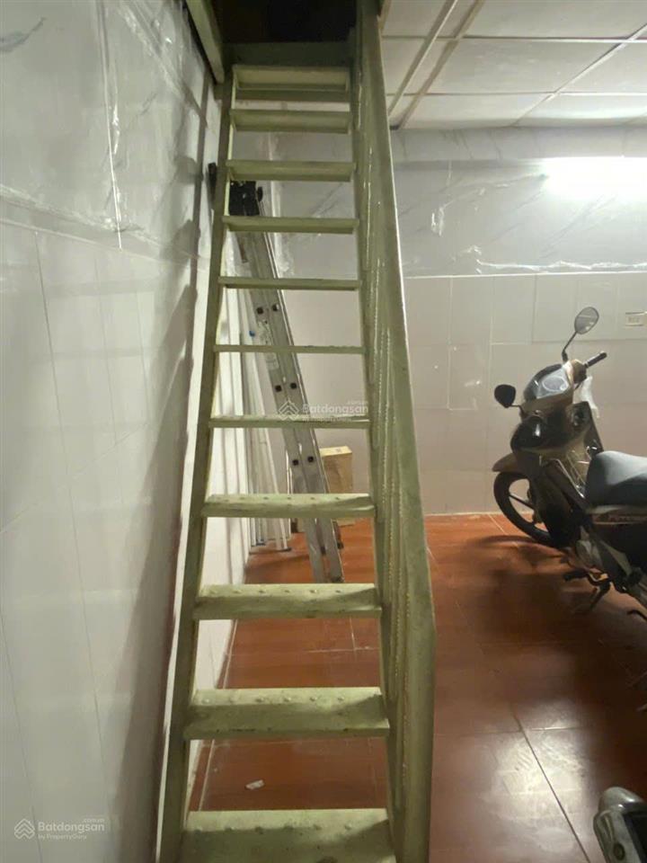 Phòng mặt tiền đinh bộ lĩnh ngay bến xe, 40m2, 5tr