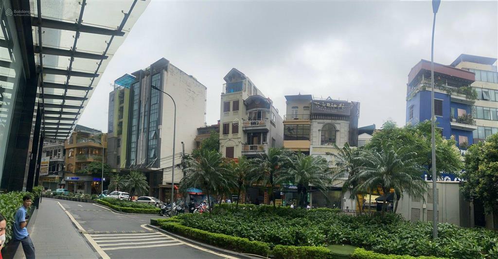 Cho thuê văn phòng discovery complex tầng 23, số 302 cầu giấy nội thất cơ bản view 2 mặt thoáng