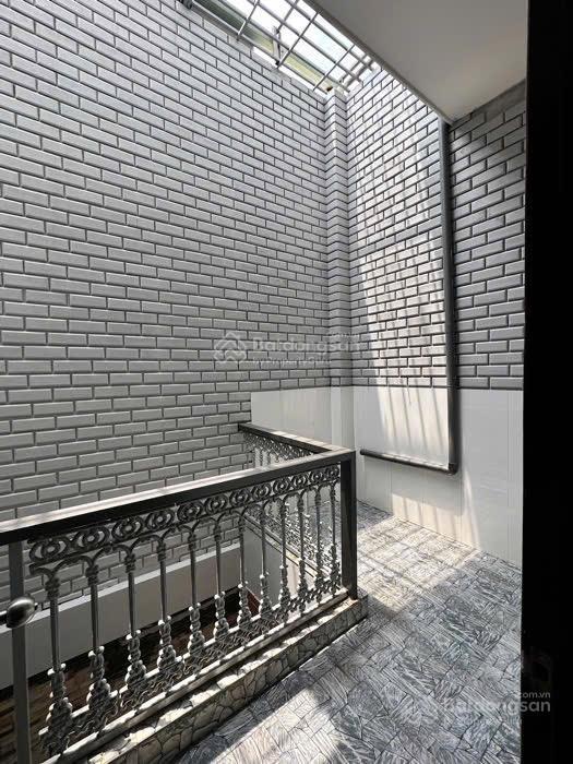 Nhà mặt tiền nguyễn văn quá . quận 12 . 4 lầu . 4.1 x 23 . nhỉnh hơn 12 tỷ