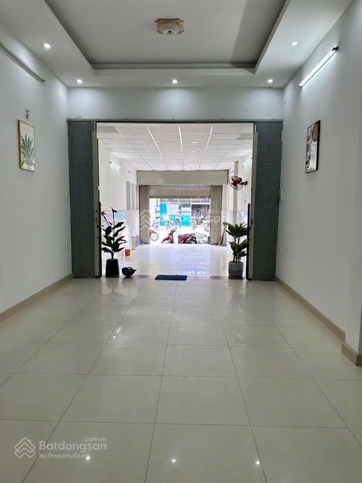 Nhà mặt tiền nguyễn văn quá . quận 12 . 4 lầu . 4.1 x 23 . nhỉnh hơn 12 tỷ