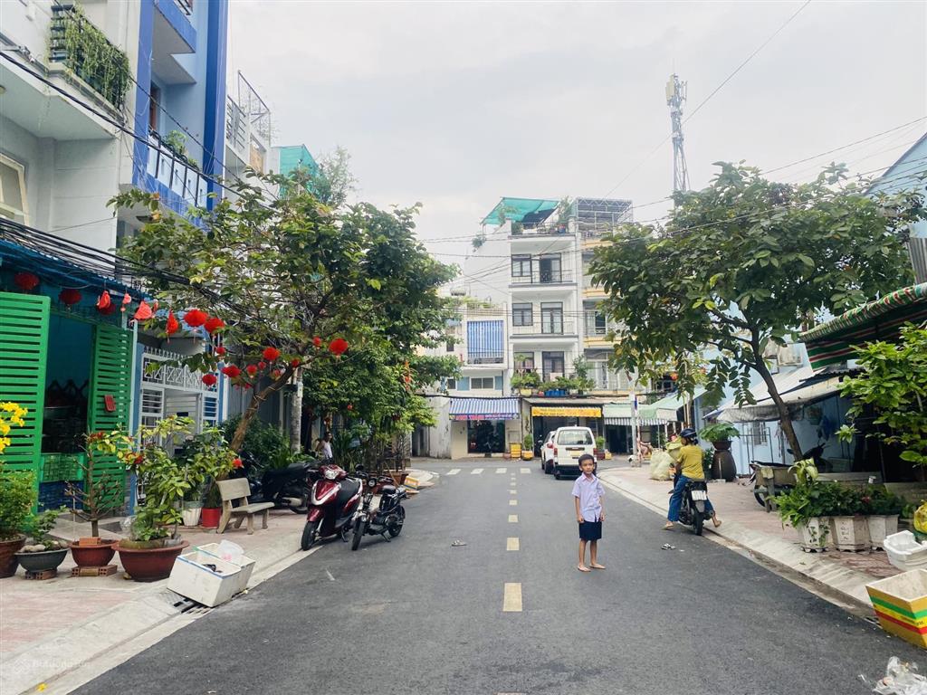 Gia đình tôi cần bán nhà 5 tầng đs 12m phạm thế hiển quận 8  nhỉnh 9tỷ.