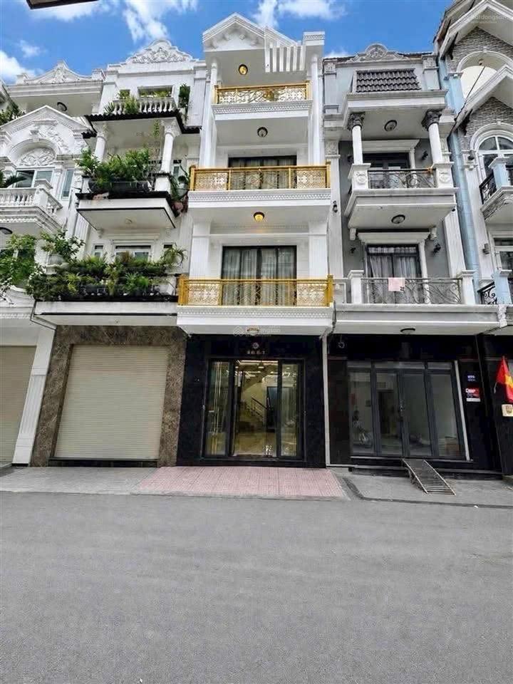 Bán nhà mới xây 4 tầng huỳnh tấn phát  vinhomes q7  chungop(thương lượng mạnh)