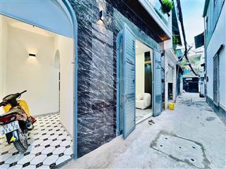 Nhà ngang 6, kết cấu 2 tầng gồm 3 pn, có sân đậu xe, giá chỉ 5 tỷ 99, tổng dt 66m2, tặng nội thất