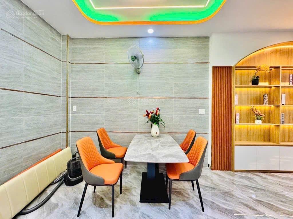 Xe hơi vào nhà huỳnh văn nghệ, p12, gv dt 72m2 kết cấu 3 tầng giá 9 tỷ 8