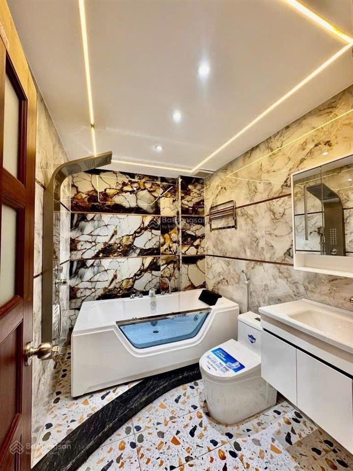 Xe hơi vào nhà huỳnh văn nghệ, p12, gv dt 72m2 kết cấu 3 tầng giá 9 tỷ 8