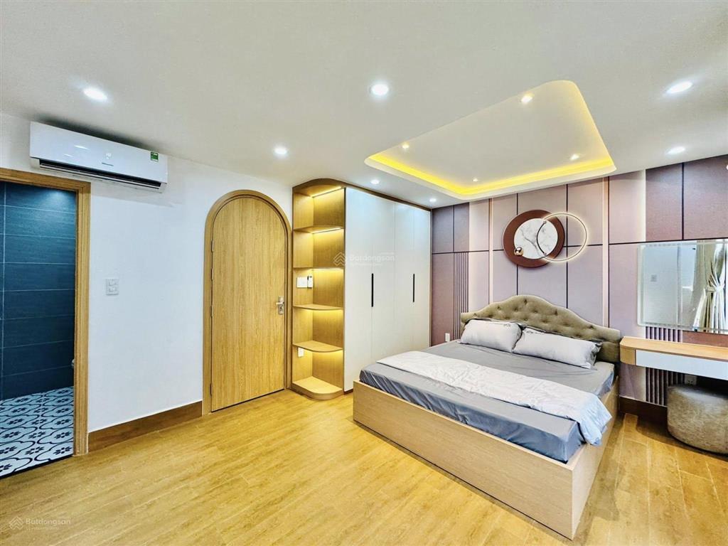 Nhà ngang 5 bề thế với 4 tầng lầu, hẻm xe hơi thông nguyễn văn công, p3, gv dt 38m2 giá 7 tỷ 7