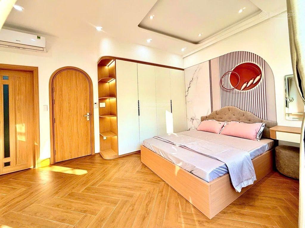 Nhà ngang 5 bề thế với 4 tầng lầu, hẻm xe hơi thông nguyễn văn công, p3, gv dt 38m2 giá 7 tỷ 7