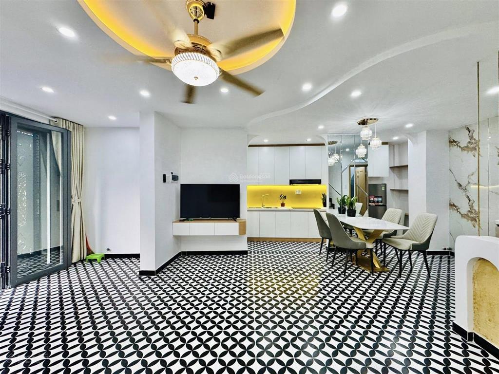 Nhà ngang 5 bề thế với 4 tầng lầu, hẻm xe hơi thông nguyễn văn công, p3, gv dt 38m2 giá 7 tỷ 7