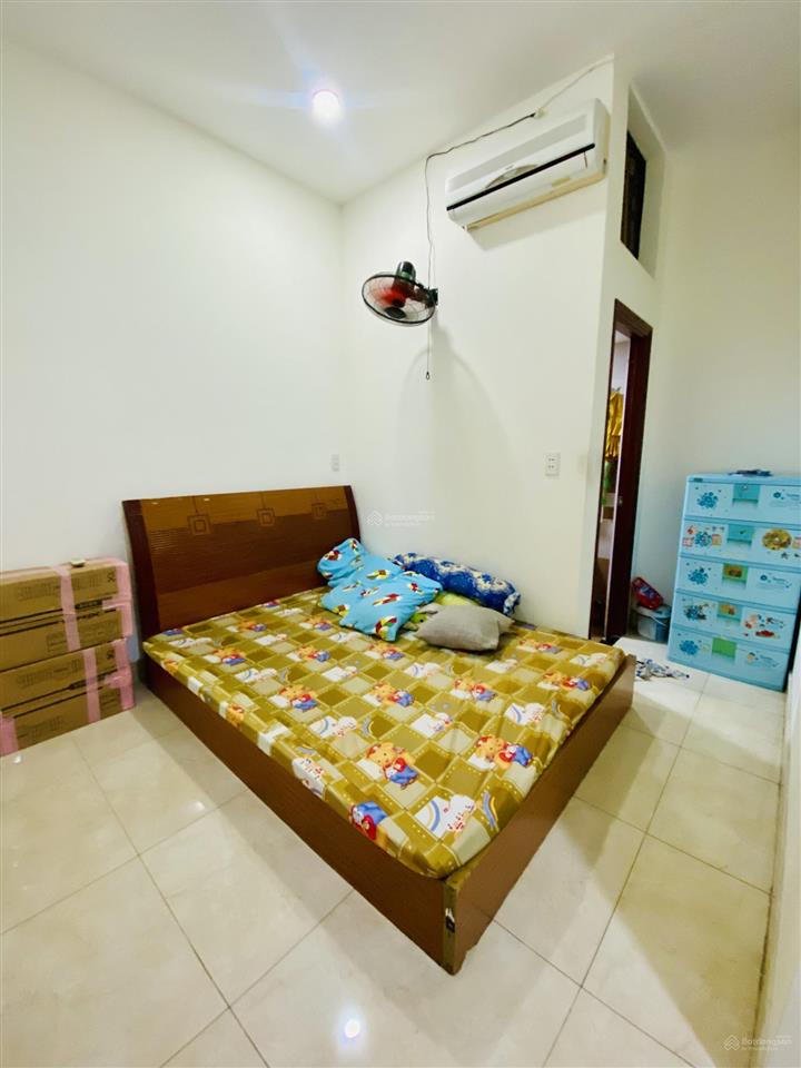 Xe hơi ngủ trong nhà, với 4 tầng, dt 50m2 thống nhất, p16, gv, có pn dưới trệt, giá 7 tỷ 8