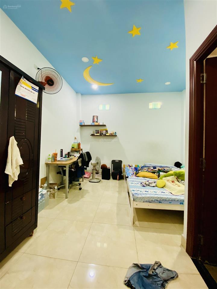 Xe hơi ngủ trong nhà, với 4 tầng, dt 50m2 thống nhất, p16, gv, có pn dưới trệt, giá 7 tỷ 8