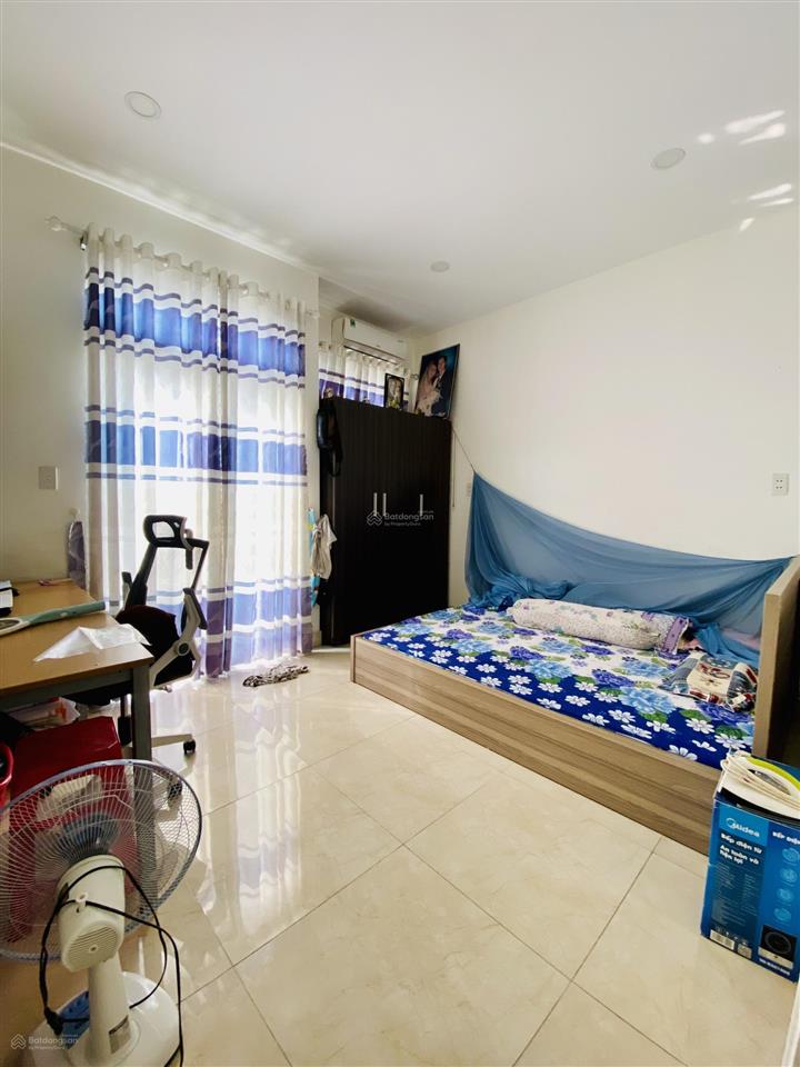 Xe hơi ngủ trong nhà, với 4 tầng, dt 50m2 thống nhất, p16, gv, có pn dưới trệt, giá 7 tỷ 8