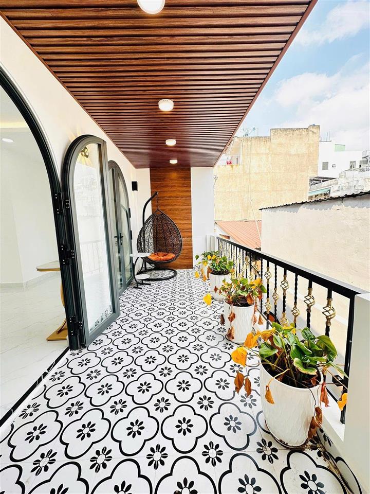 Nhà đẹp 2 tầng đúc dt khủng ~ 78m2  3pn (có pn trệt)  shr  dương quảng hàm, gv  giá 5 tỷ 750