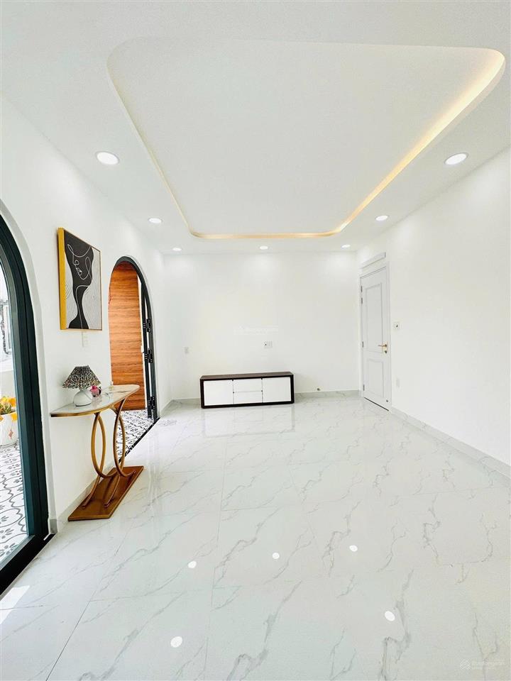 Nhà đẹp 2 tầng đúc dt khủng ~ 78m2  3pn (có pn trệt)  shr  dương quảng hàm, gv  giá 5 tỷ 750