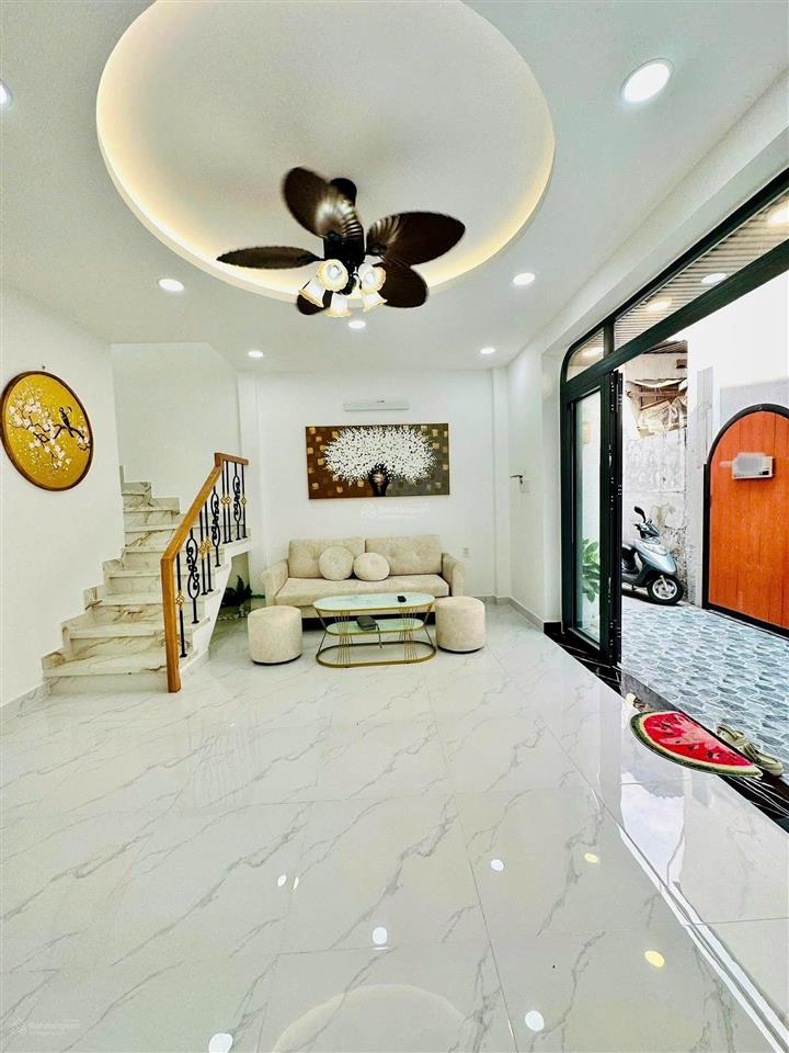 Nhà đẹp 2 tầng đúc dt khủng ~ 78m2  3pn (có pn trệt)  shr  dương quảng hàm, gv  giá 5 tỷ 750