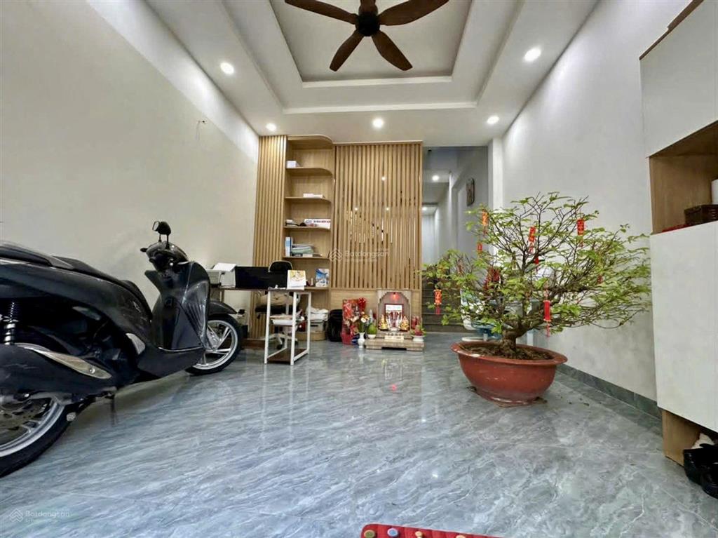 Nhà xây mới  xe tải thông hà huy giáp, q12  dt 50m²  5 tầng giá 5 tỷ 5  tặng full nội thất