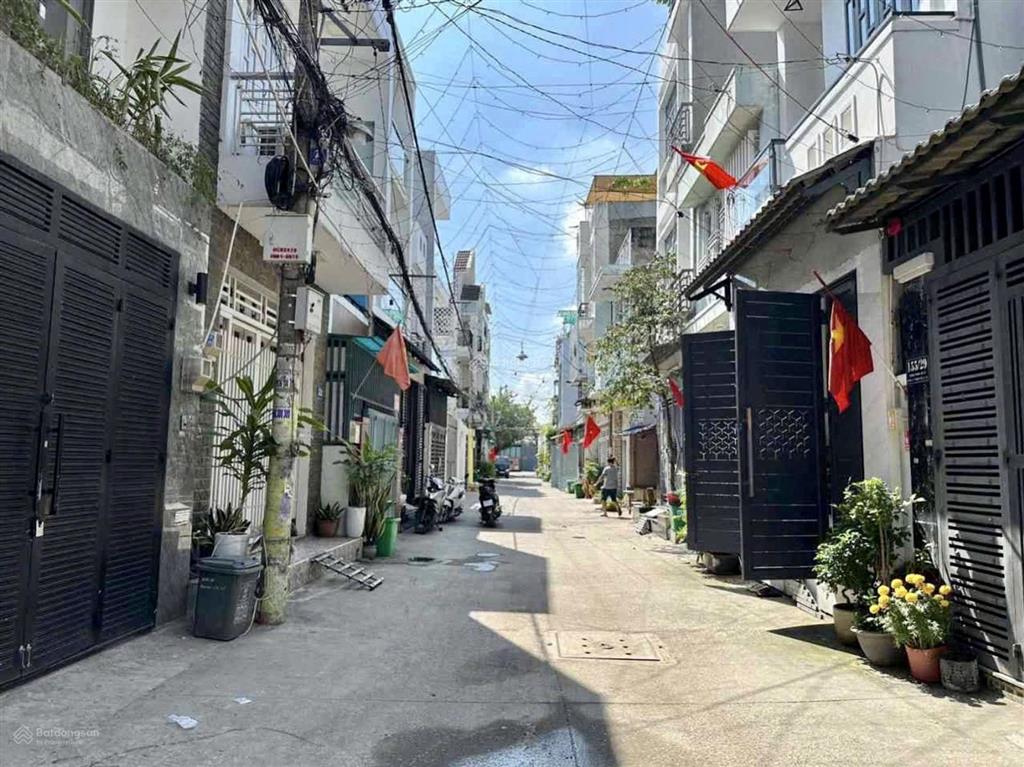 Nhà xây mới  xe tải thông hà huy giáp, q12  dt 50m²  5 tầng giá 5 tỷ 5  tặng full nội thất