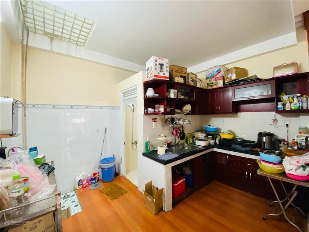Hai xe hơi né nhau  nhà 4 tầng  56m2 thống nhất, p16  giá 5 tỷ 6
